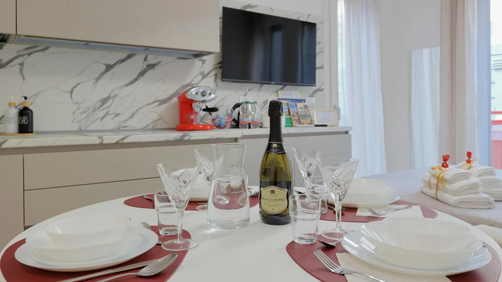 Mascarella Suite - Elegante Design Con Patio Nel Centro Storico Bologna Apartment