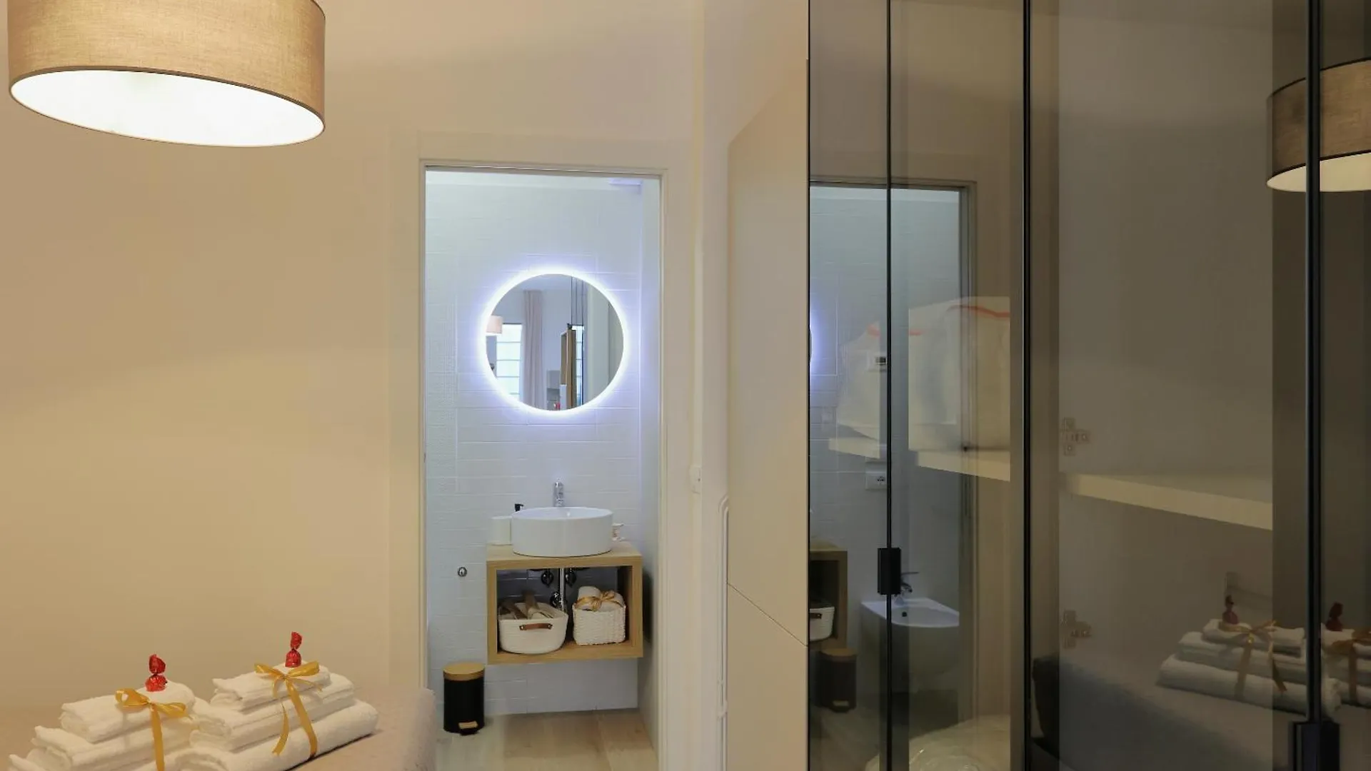 Mascarella Suite - Elegante Design Con Patio Nel Centro Storico Bologna 0*,