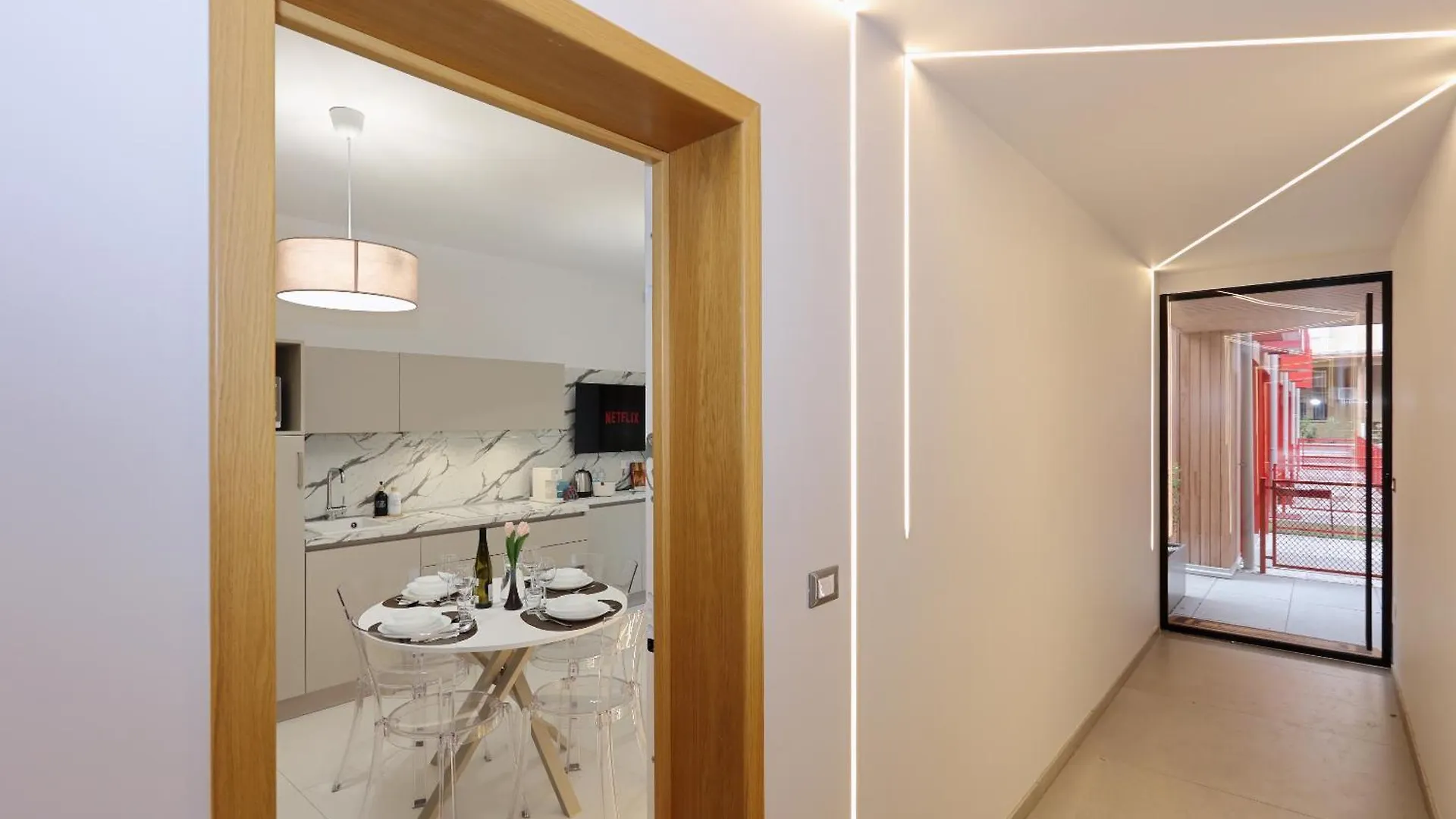 Mascarella Suite - Elegante Design Con Patio Nel Centro Storico Bologna 0*,  Italy
