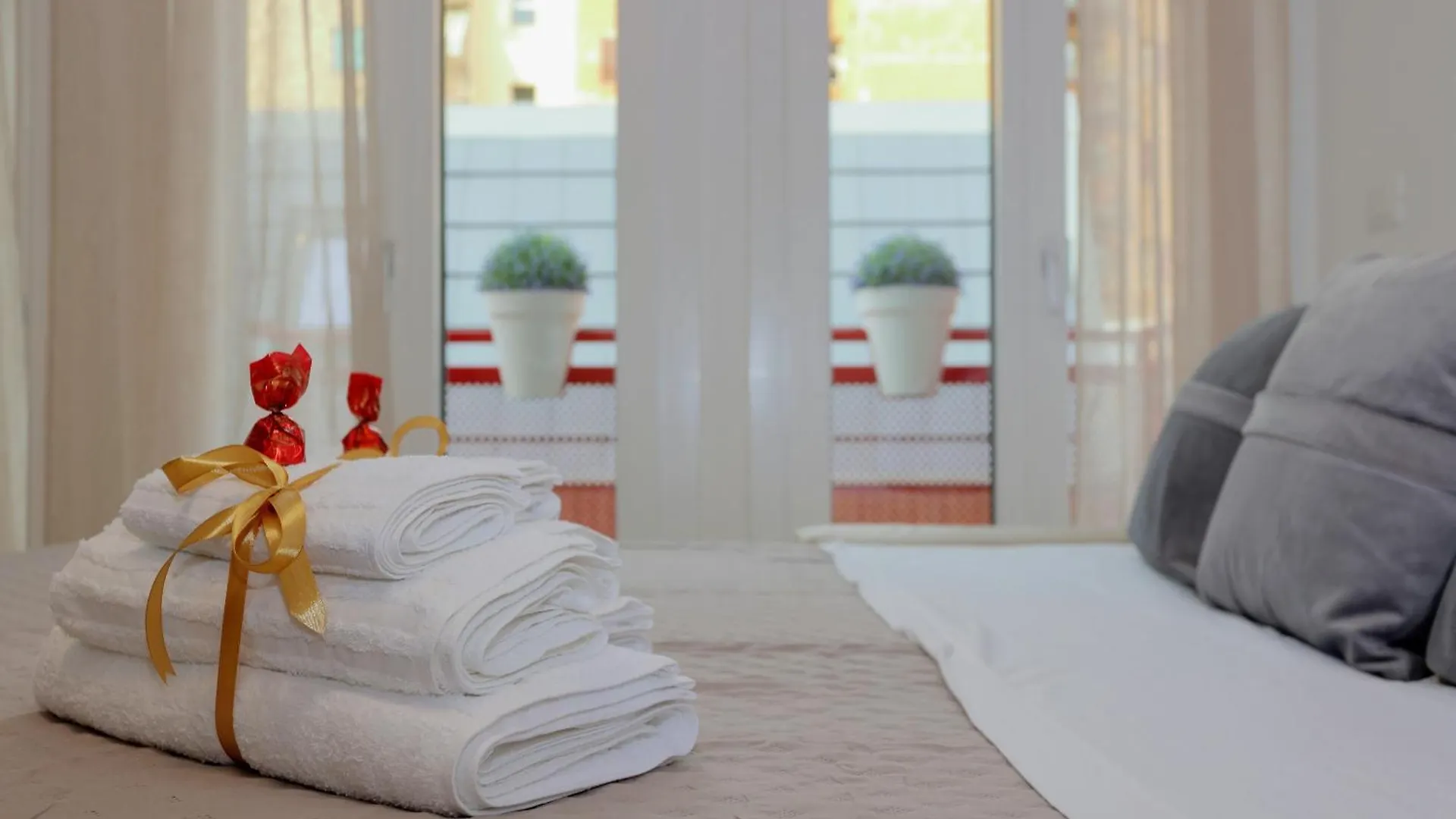 Mascarella Suite - Elegante Design Con Patio Nel Centro Storico Bologna 0*,  Italy