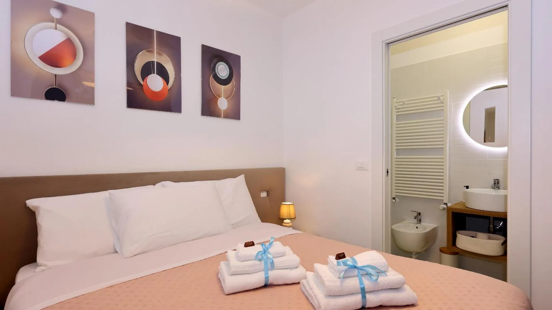 Mascarella Suite - Elegante Design Con Patio Nel Centro Storico Bologna 0*,