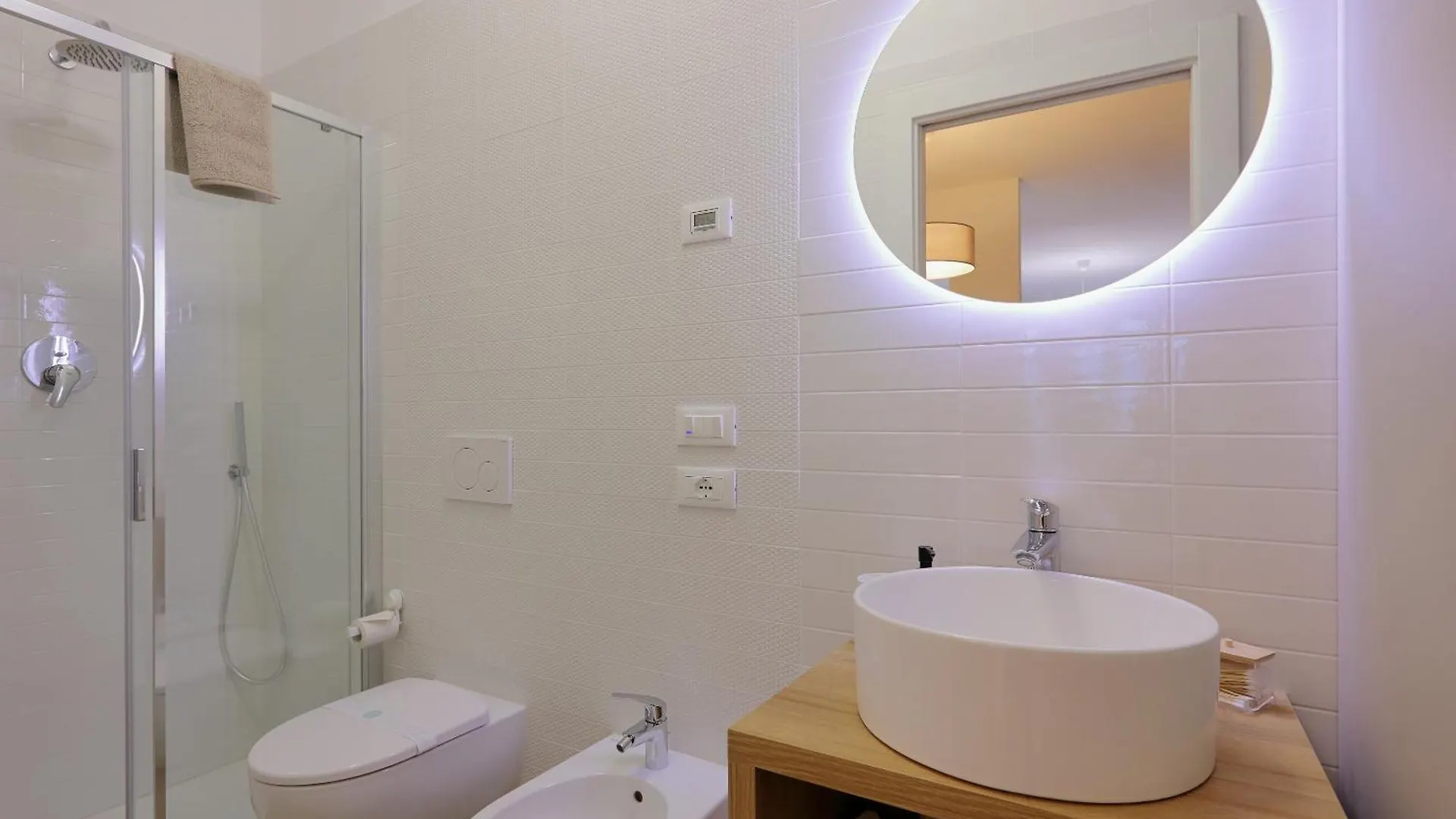 Mascarella Suite - Elegante Design Con Patio Nel Centro Storico Bologna 0*,