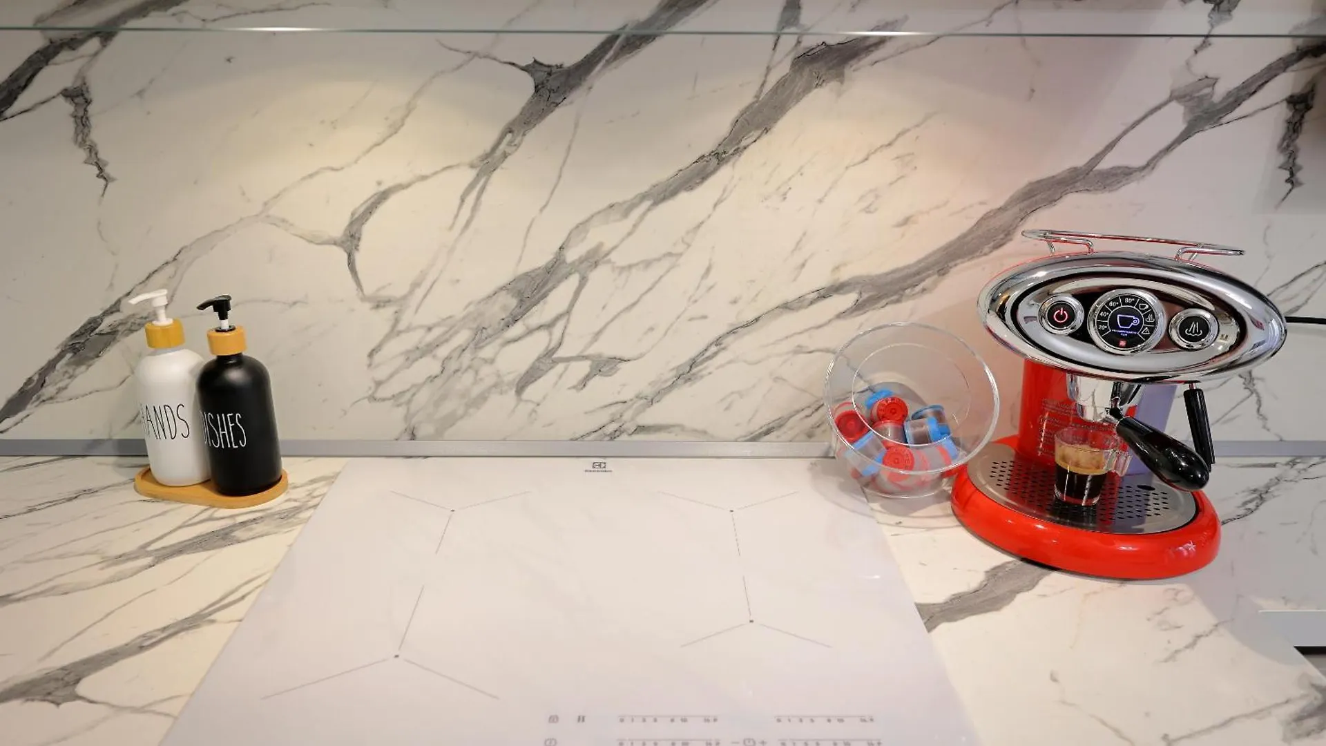 Mascarella Suite - Elegante Design Con Patio Nel Centro Storico بولونيا 0*,  إيطاليا