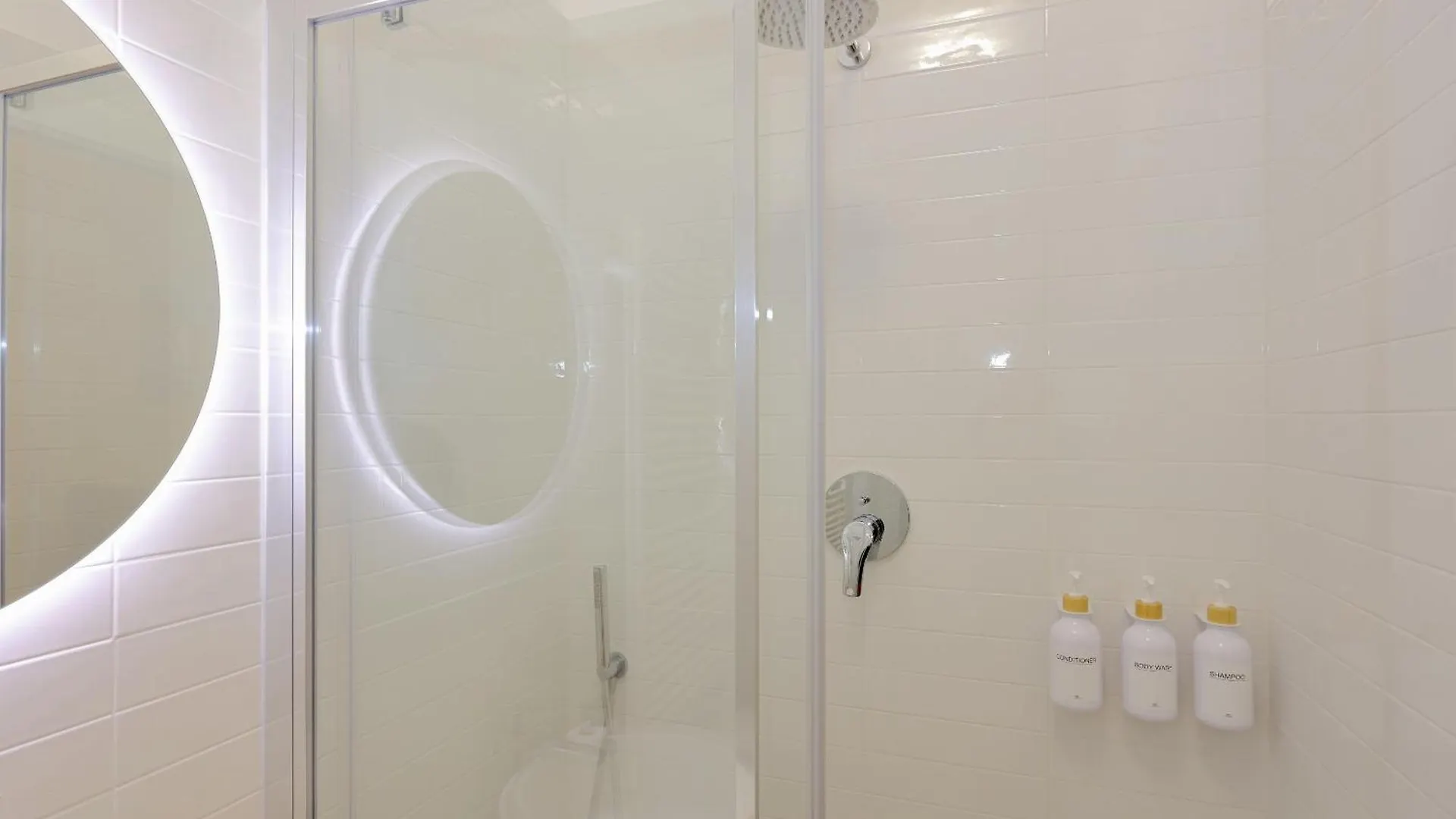 Mascarella Suite - Elegante Design Con Patio Nel Centro Storico بولونيا شقة