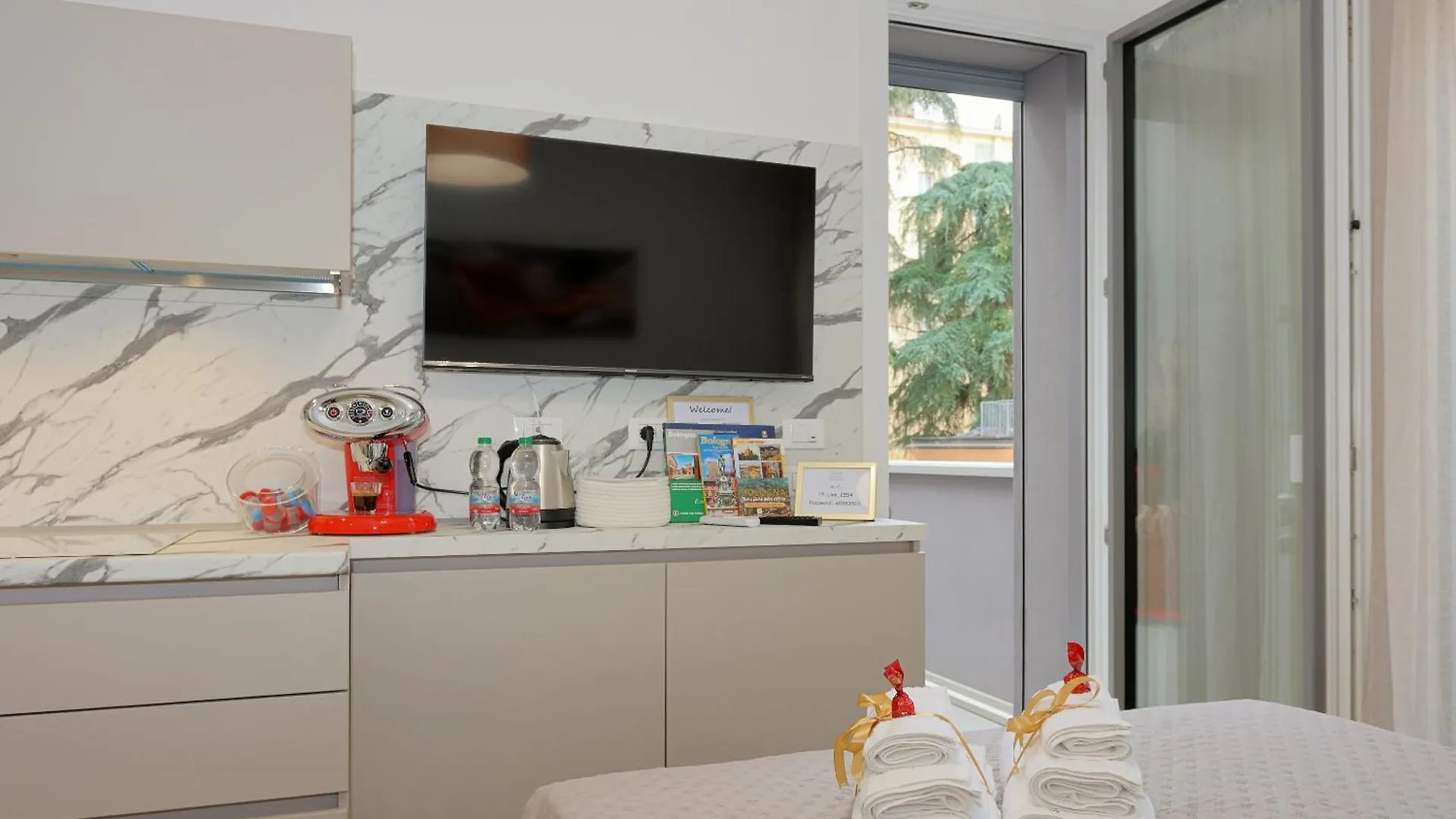 Mascarella Suite - Elegante Design Con Patio Nel Centro Storico بولونيا إيطاليا