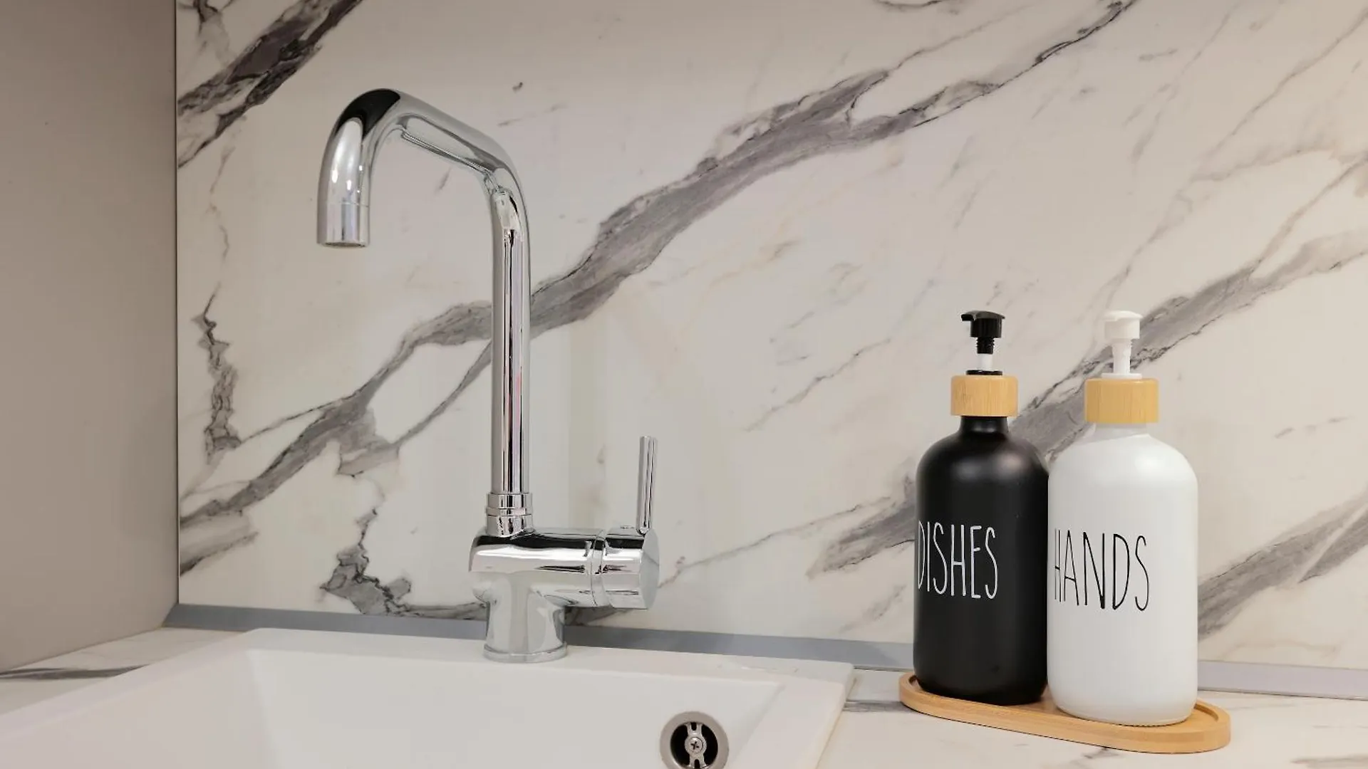Mascarella Suite - Elegante Design Con Patio Nel Centro Storico بولونيا إيطاليا
