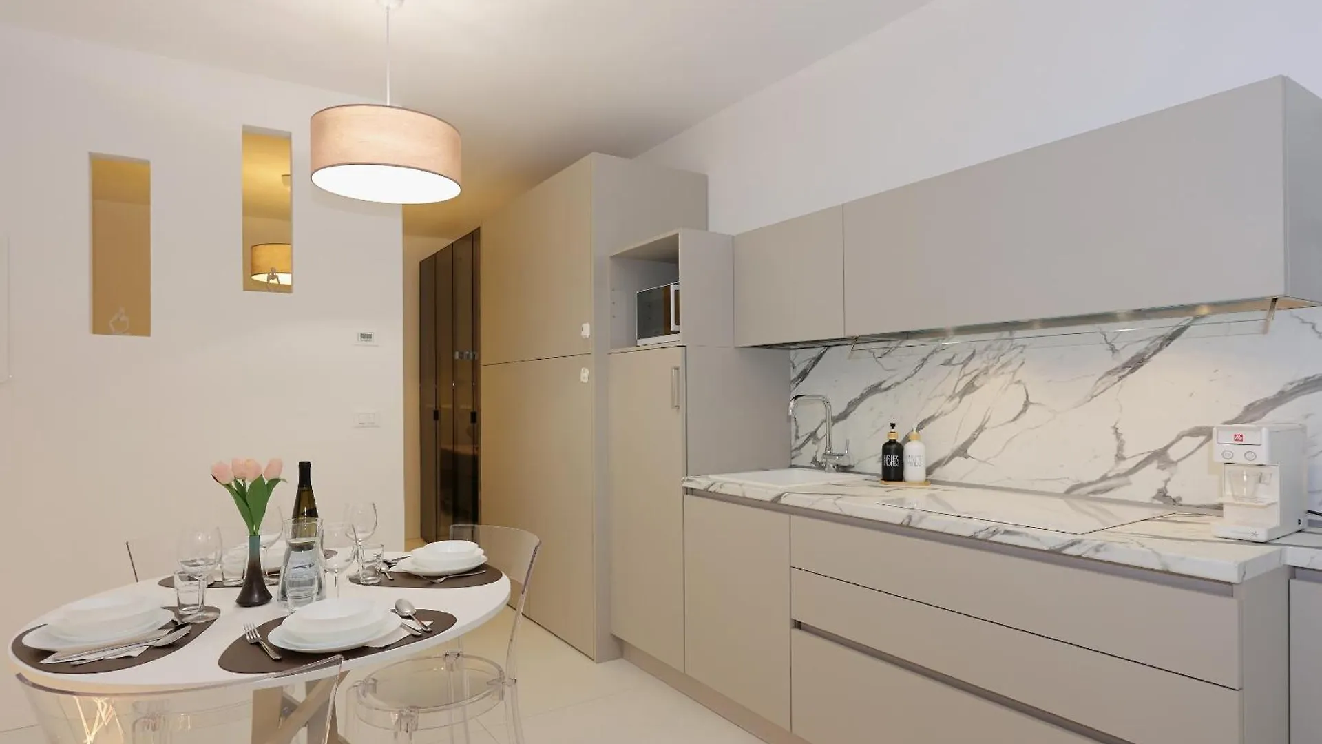Mascarella Suite - Elegante Design Con Patio Nel Centro Storico بولونيا شقة